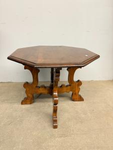 Couchtisch im Fratino-Stil aus massivem Kastanienholz, XX Jh. 76x54x72cm