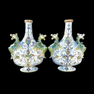 Pair of majolica flasks with dragon-shaped handles and Raphael-style and grotesque decorations. Minghetti. Bologna.