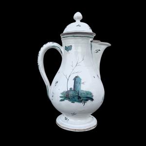 Majolica coffee pot with green decorations depicting architecture and insects. Finck manufacture. Bologna.