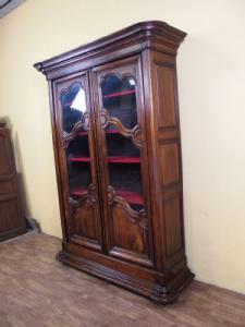 Walnut bookcase with two doors, Provençal style, early 1800s, cm L145xP43xH238 (body measurements)
