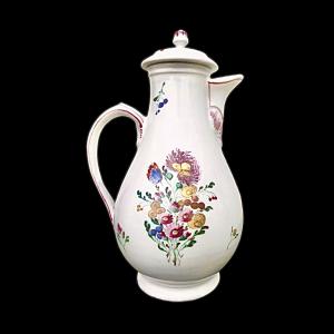Coffee pot in 'bastard mass' porcelain with rose decoration, Ginori Doccia Manufacture.