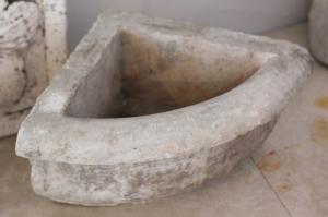 ECK-WASCHBECKEN AUS MARMOR