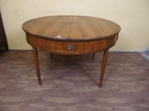 Mesa redonda de nogueira estilo Diretório Piemontês, século XIX, diâmetro 130xH80 cm