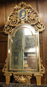 SPECC503 - Gilded and sculpted mirror, 18th century, cm W 100 x H 180