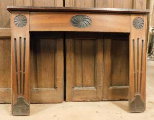 chl042 Nussbaumkamin mit ebonisierten Skulpturen, Karl X., Maße: cm B 148 x H 110