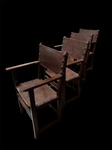 4 Sessel aus Nussbaum und Leder