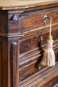 Small walnut chest of drawers - Foto 7