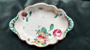 Majolica plate/tray with rose decoration. Finck Manufacturing. Bologna.