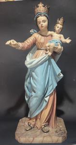 Polychrom bemalte Holzskulptur: Madonna mit Kind