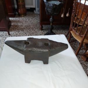 Late 1800s anvil
