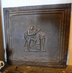 P176 piastra in ghisa , raffigurato uomo con violino,  45 cm x45