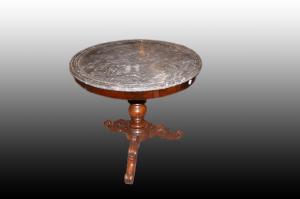 Circular French coffee table with Charles X style marble top from the 1800s in mahogany wood.