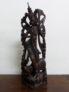 Statua in Legno Intagliata