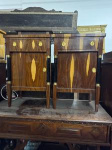 Coppia di comodini in noce misura 60 × 42 × 91 di altezza