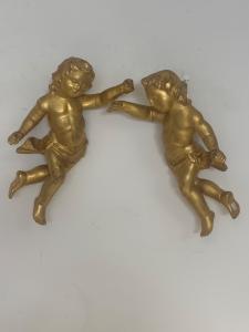 Pair of gilded wooden angels. Lombardy, early 18th century.
