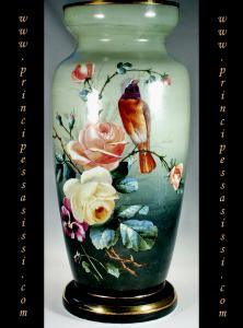 Boemia del nord, 1840-45 c.a.  Elegante e decorativo vaso in vetro al crisoprasio. Verosimilmente laboratorio di Wilhelm Hoffmann. Praga - Karlsbad - Neuwelt, o di Freidrich Egermann