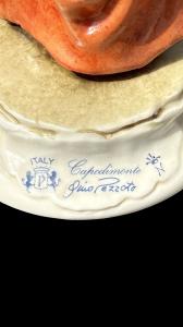 Estatuilla de porcelana con figura de ángel tocando el acordeón. Firma: Gino Pezzato. Capodimonte. - Foto 9