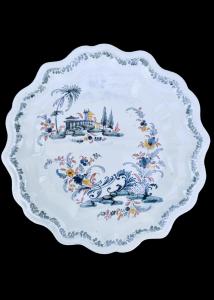 Majolica plate with lobed and crimped edge with 'small bridge' decoration. Antoninon manufacture, Nove di Bassano.