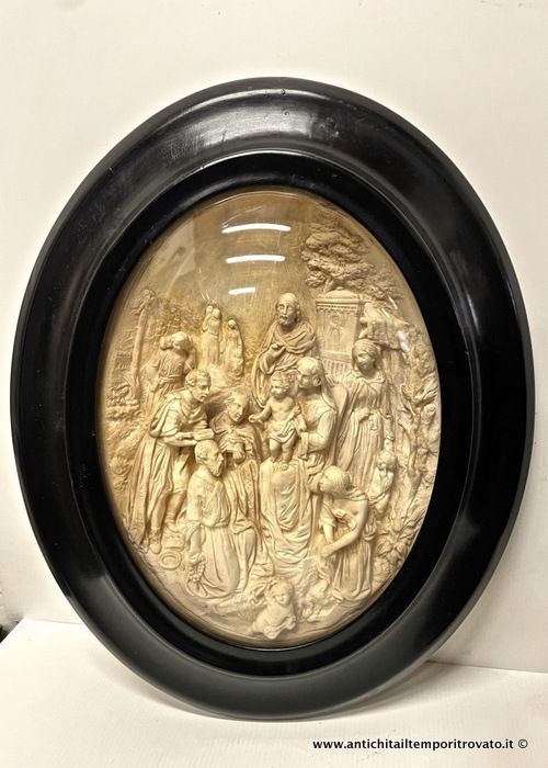 Bas-relief ancien en kaolin avec cadre ovale : l'adoration des mages signée G. Serafini