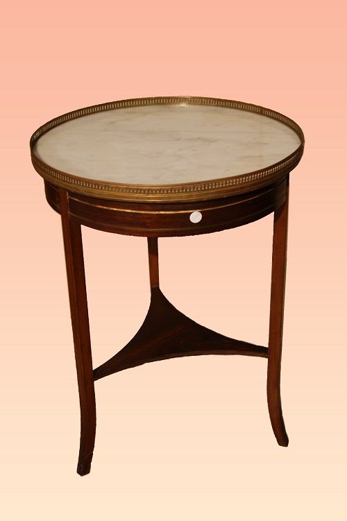 Mesa auxiliar circular con tapa de mármol blanco francés estilo Transición del siglo XIX