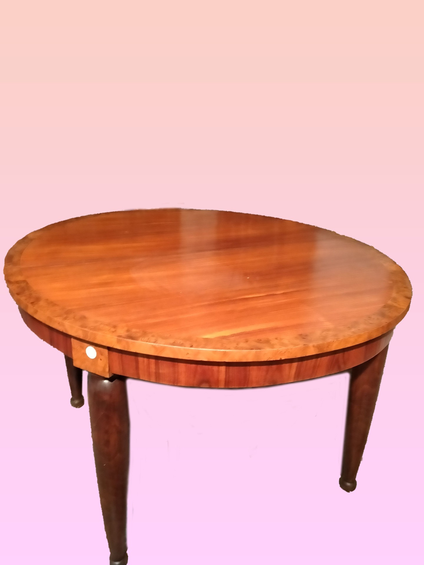 Mesa oval extensível francesa do início de 1900 estilo Luís XVI em madeira de cerejeira e olmo
