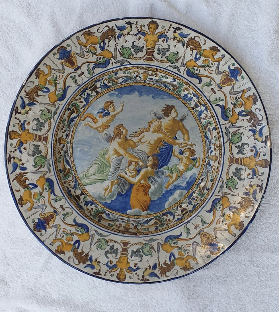 Large parade plate decorated with grotesques and a mythological scene. Mollica manufacture. Naples.
