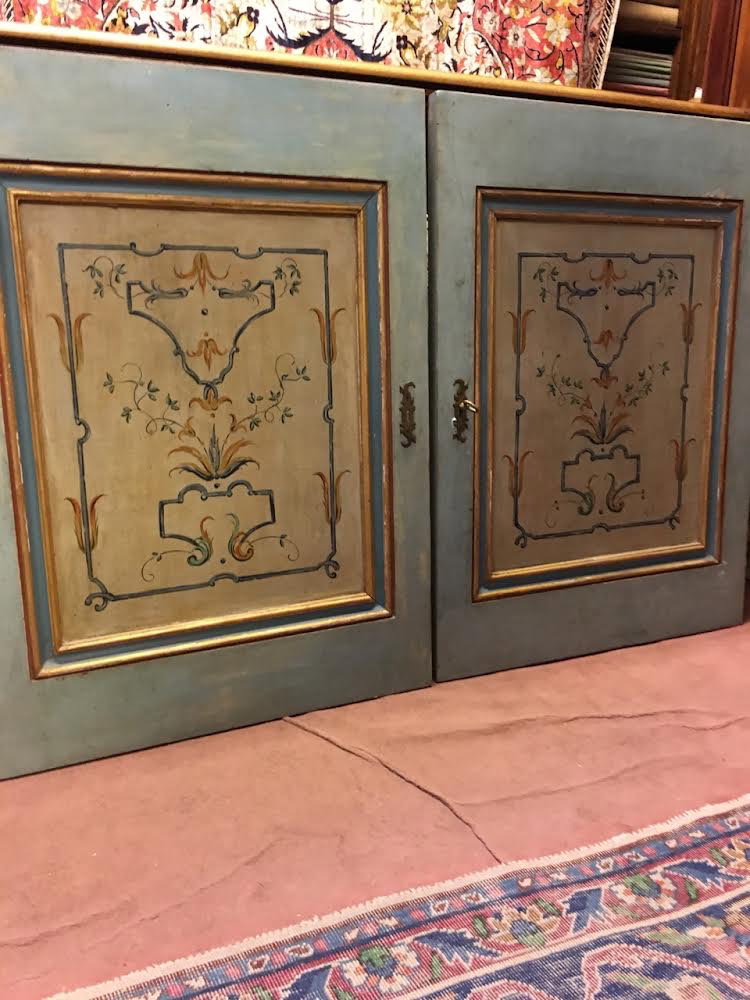 N. 8 panneaux de porte de style Louis XVI du XVIIIe siècle, mesurant 0,90 m x 0,60 m.