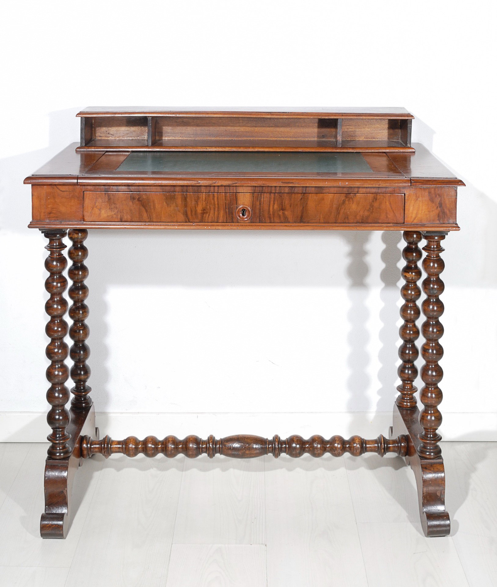 Émilie, XVIIIe siècle, bureau à bobines en bois avec plateau en cuir