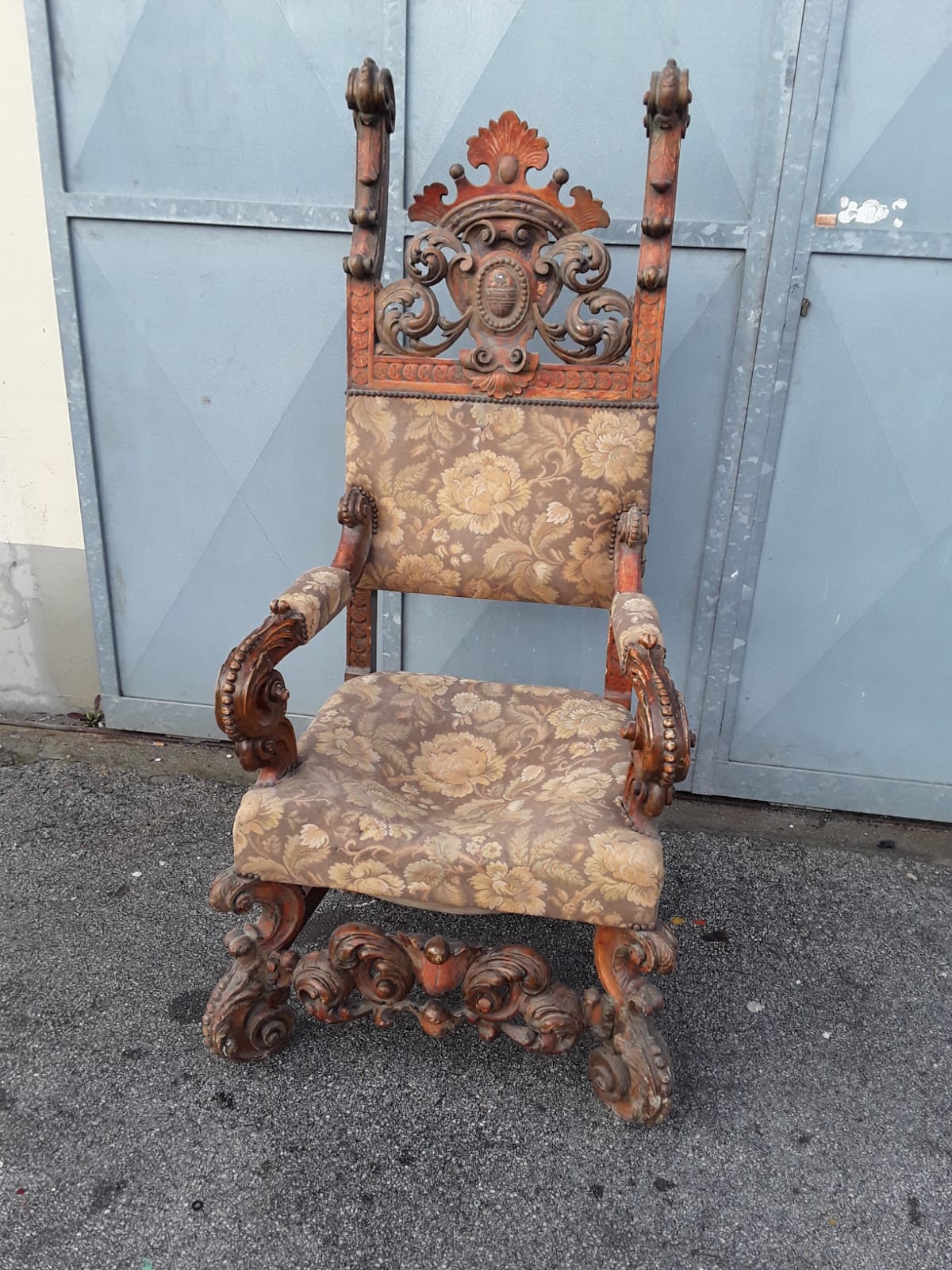 Trône baroque sicilien époque 1600 avec blason laque et or h169xp61xl82 garantie termes de la loi