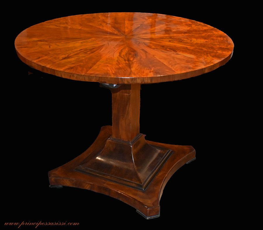 Vienna 1820 c.a. Elegante tavolo  da salotto da the,  a vela del primissimo biedermeier Viennese