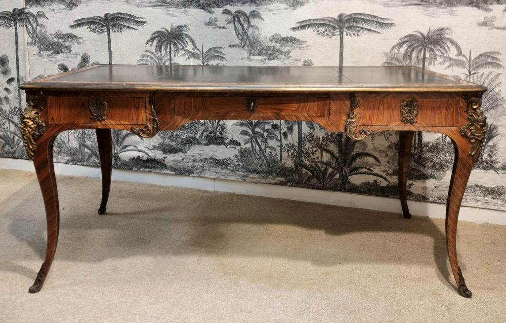 Elegante escrivaninha diplomática central em jacarandá, período Napoleão III