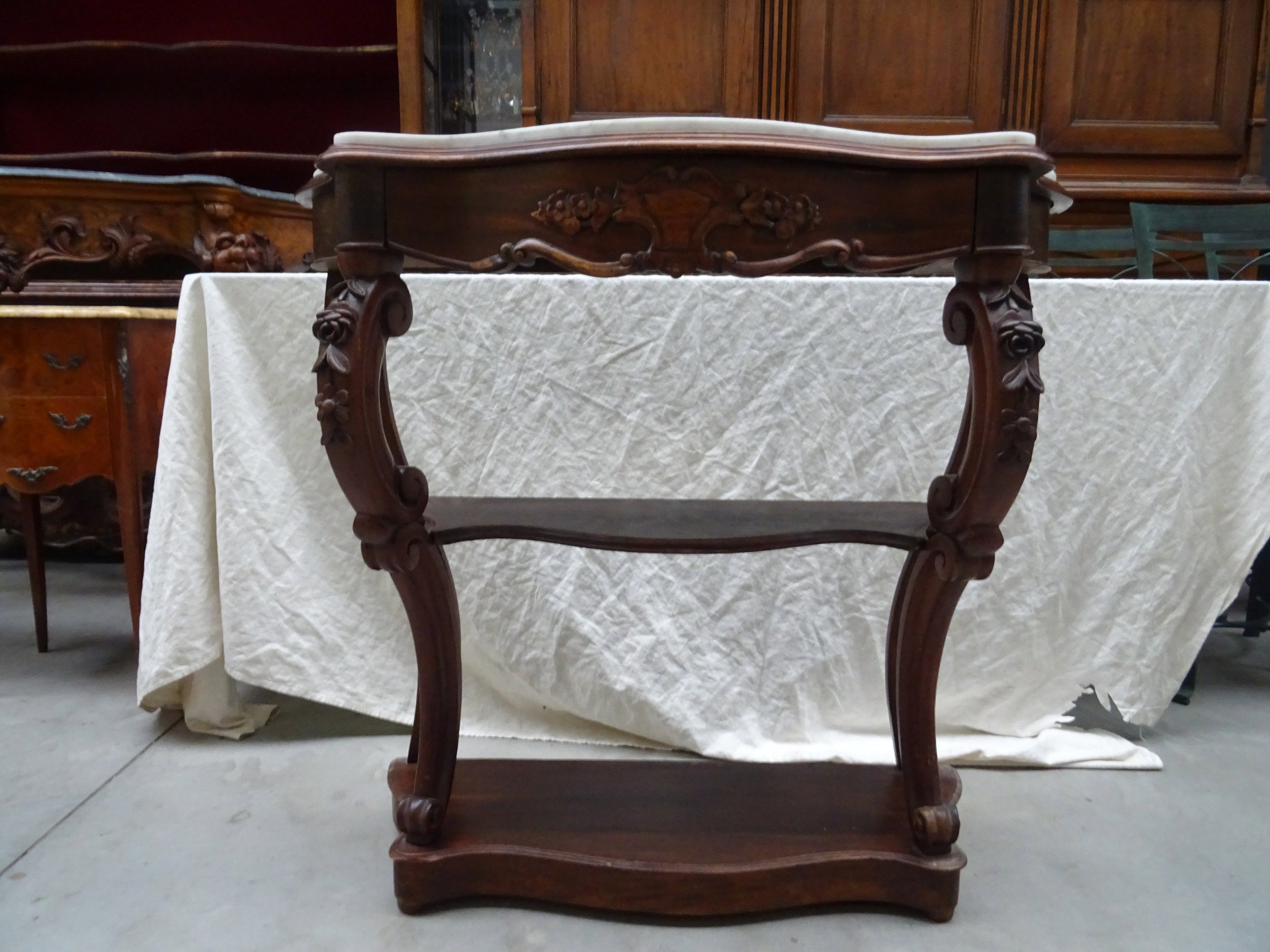 Piccola console scolpita floreale in mogano Luigi Filippo metà 1800 Francia