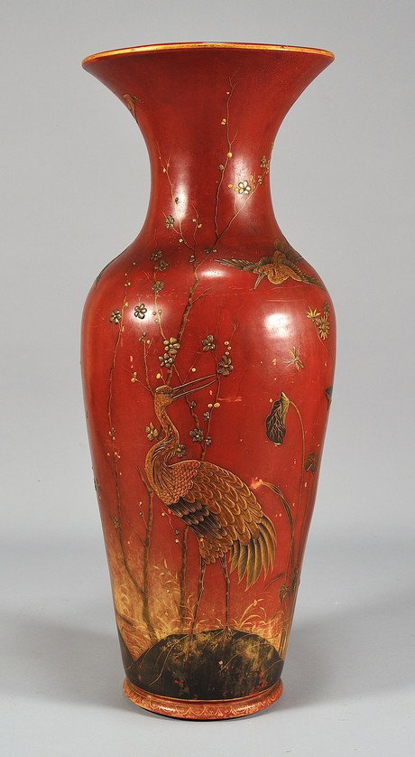 Grand vase en terre cuite décorée de chinoiseries sur fond rouge, Berlin début du XIXe siècle