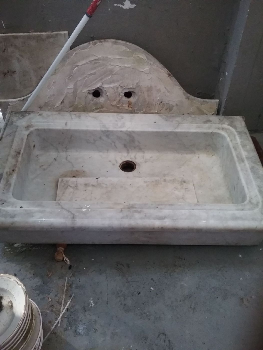Lavello in marmo di carrara  misura 115  x  63  profondita x altezza 20 cm