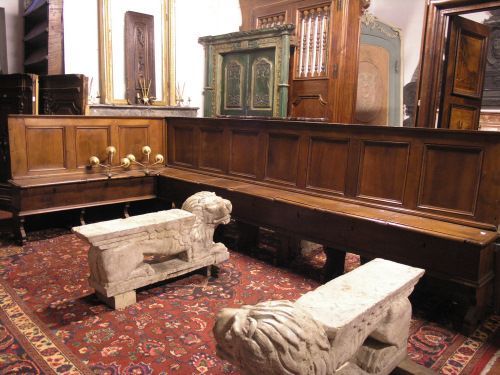 18th-century walnut corner bench from a refectory, 170 x 340 cm, 116 cm high.