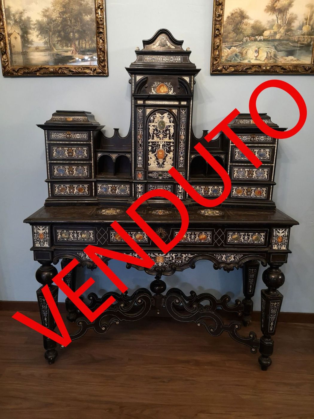 Bedeutender Schreibschrank mit Intarsien aus Lapislazuli, Halbedelsteinen und Stuckmarmor