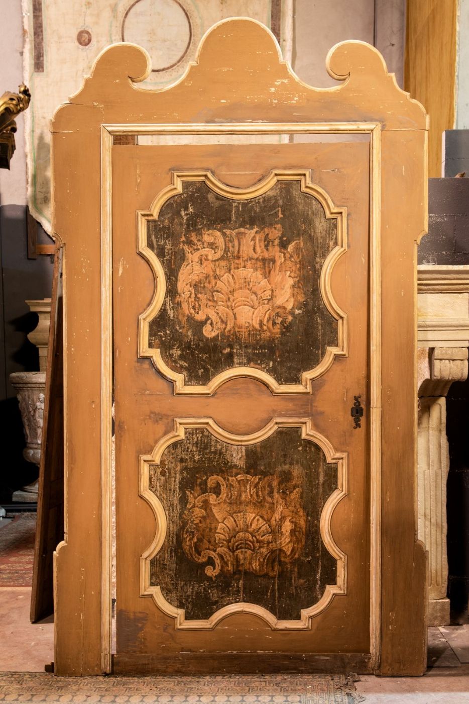  ptl538 - porta laccata con pannelli dipinti, epoca '6/'700, cm l 170 x h 290  