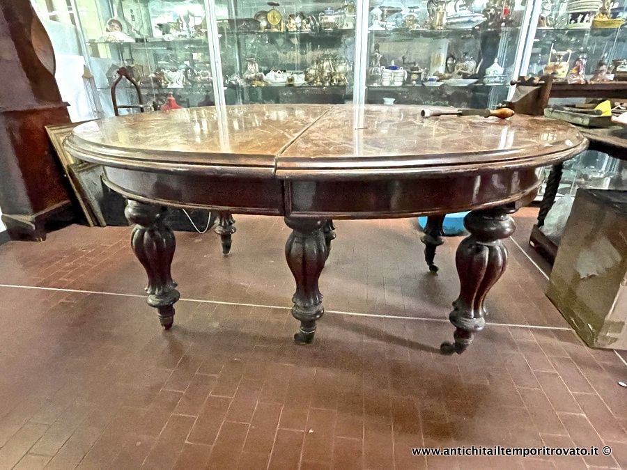 Importante mesa vitoriana oval, para 16 pessoas confortáveis, em mogno com 6 pernas grandes: m.4,40. Patenteada por Samuel Hawkins