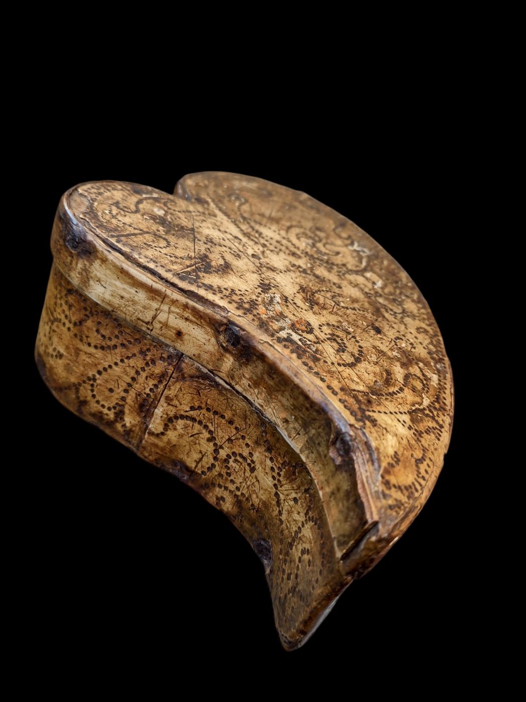 Splendida scatola "delle suore" in legno lccato ed inciso a bulino fine XVII-inizio XVIII secolo