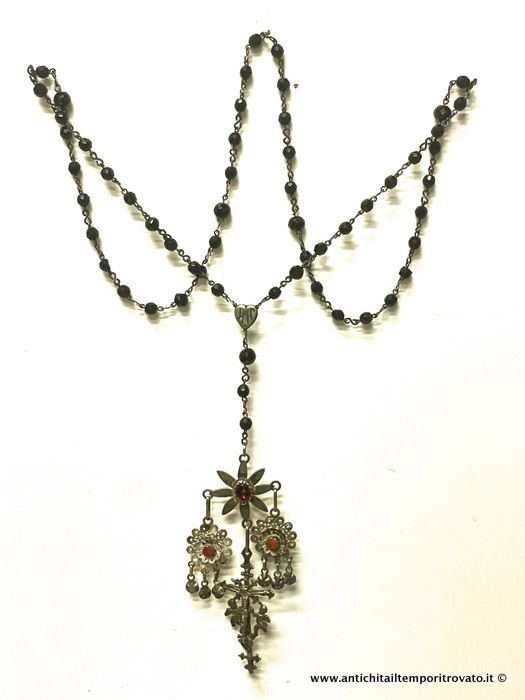 Rosário Sardo Dominicano antigo, primeira metade do século XIX, em prata e pasta vítrea com crucifixo, ligação em forma de S