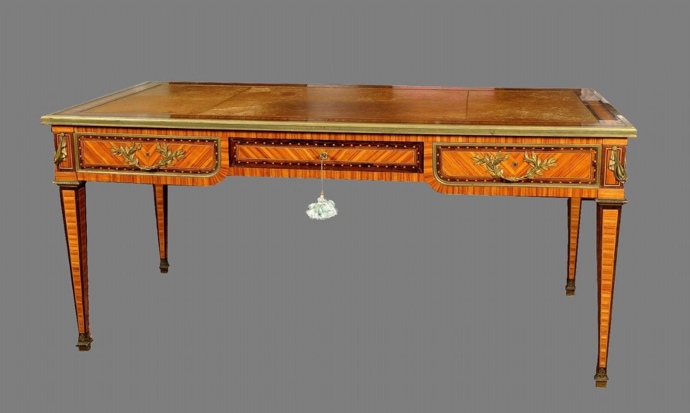 Scrivania in stile Luigi XVI impiallacciata in palissandro ebano rosa e legni esotici, Francia fine secolo XIX
