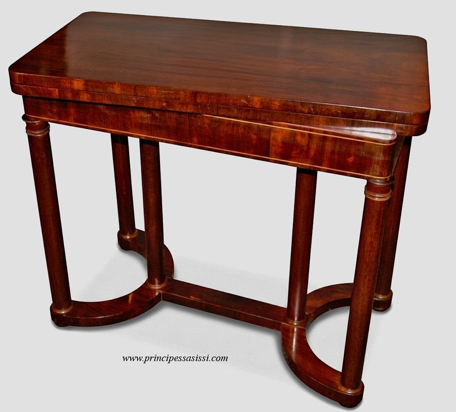 Vienne 1815 env. Table de jeu raffinée et rare de l'époque Empire / début Biedermeier viennois, du cercle de Joseph Danhauser ou peut-être lui-même.