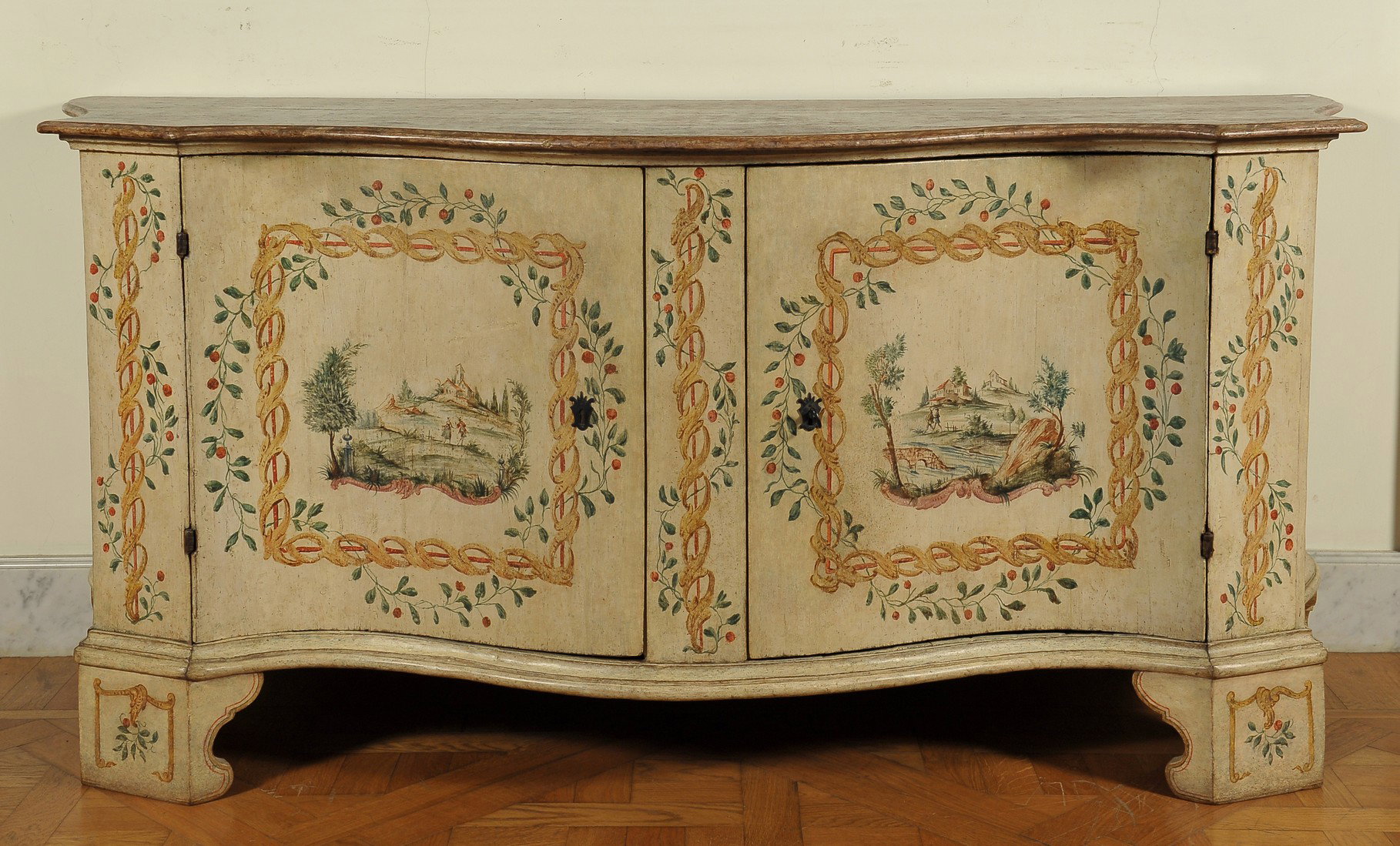 Credenza Luigi XV laccata a fondo crema con decorazioni di paesaggi, Genova prima metà secolo XVI