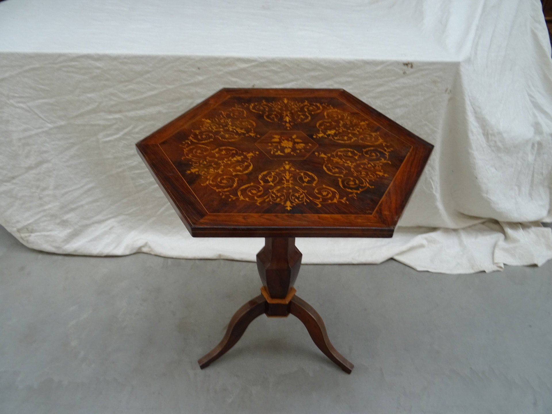 Tavolino da salotto palissandro intarsiato acero Carlo X primi 1800 Francia