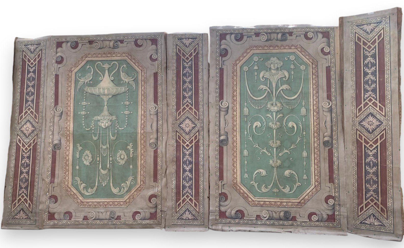 DARB244 - Boiserie ancienne peinte sur toile, époque XVIIIe siècle, dimensions maximales cm L 486 x H 260