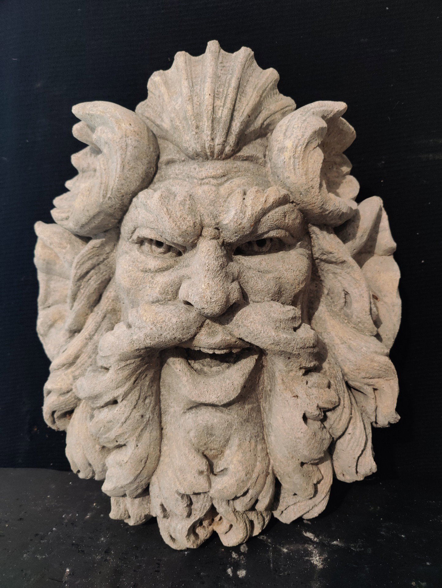 Mascherone/Bocca da fontana - Satiro in pietra di Vicenza - 40 x H 48 cm