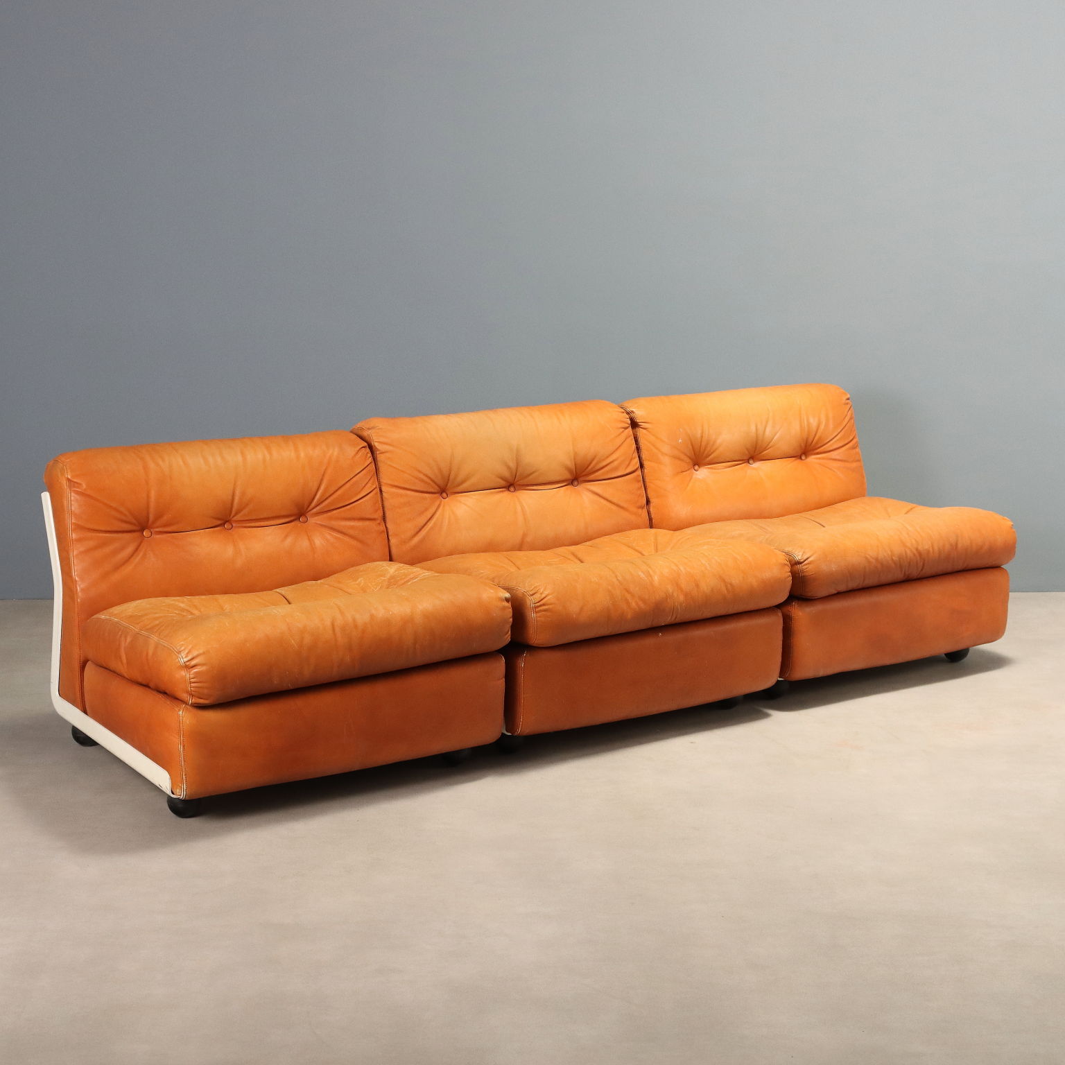 Tres sillones 'Amanta' de Mario Bellini, producción B&B Italia, años 70