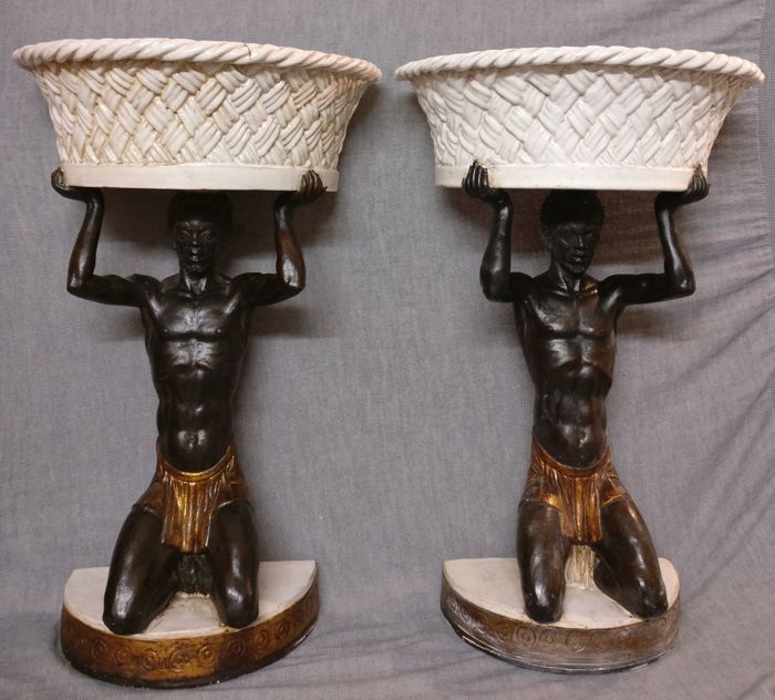 Coppia di Mori Veneziani in Terracotta e ceramica - Portafiori o Portafrutta - Venezia - 1942 - H 52 cm