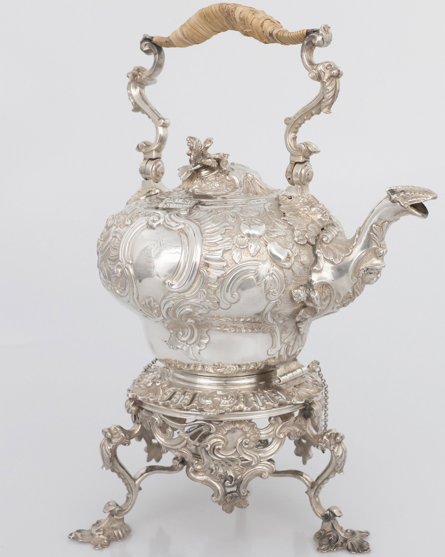 Chaleira sobre suporte em prata esterlina Jorge II, Samuel Courtauld?, Londres, 1739-55