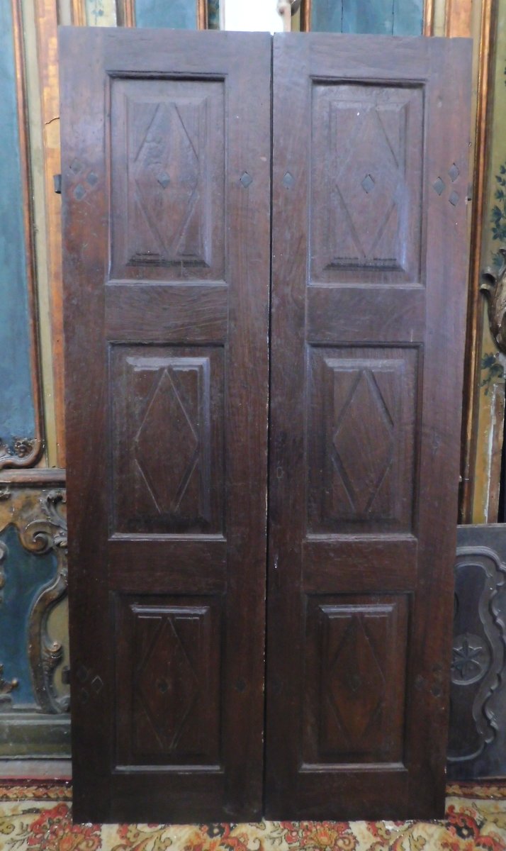 pti627 - Doppelflügelige Nussholztür, 18. Jahrhundert, B 94 x H 191 cm